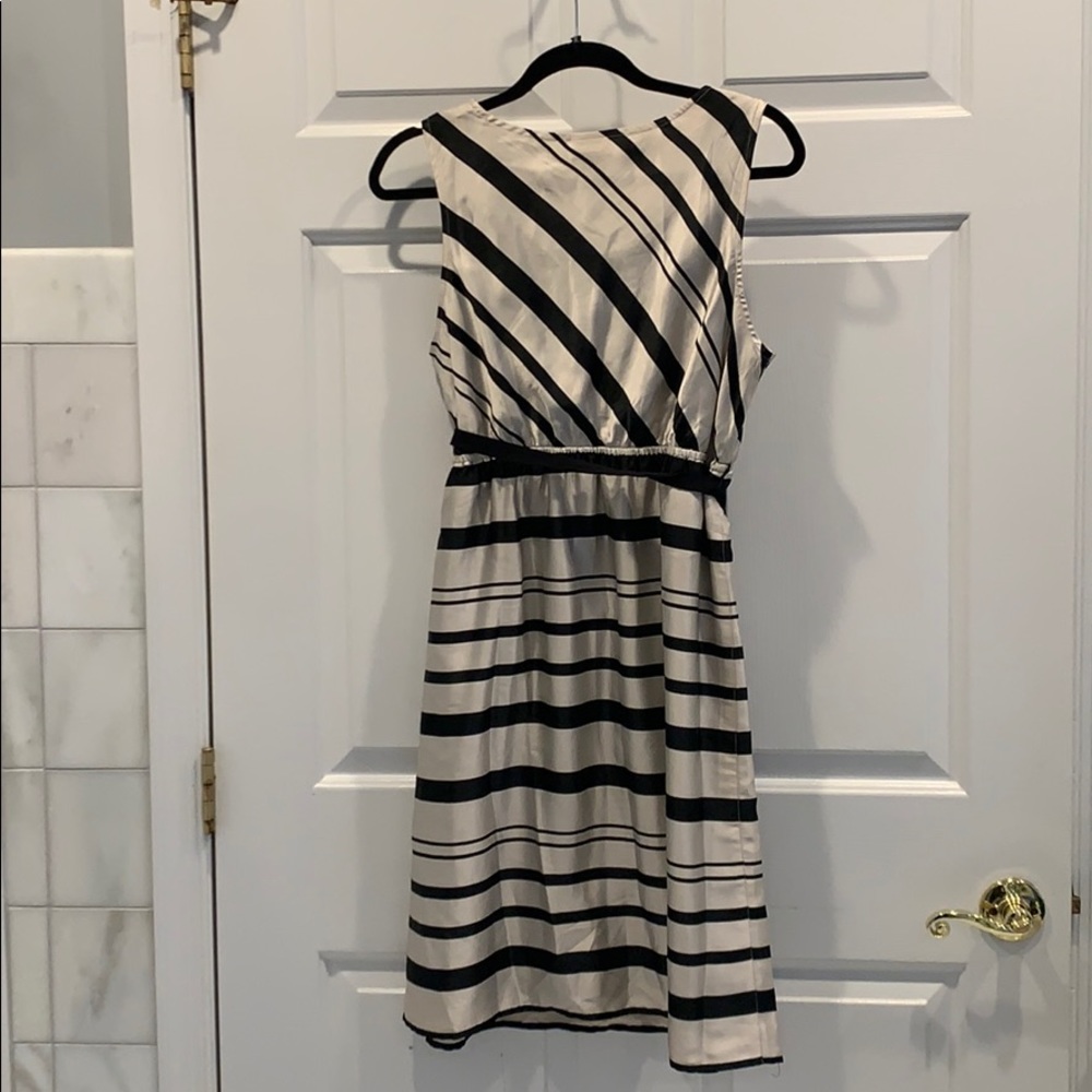 💙💖HP🍼Maternity Motherhood dress worn once. Add a black cardigan for cool days - Picture 3 of 6